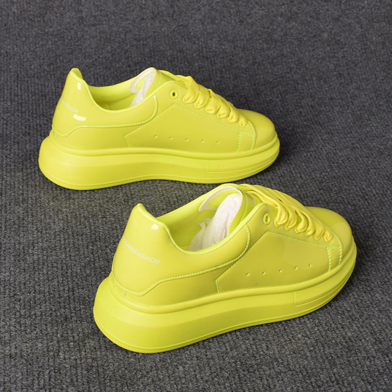 Casual Sneakers Men - Lakierowane białe buty casualowe 2025 dla