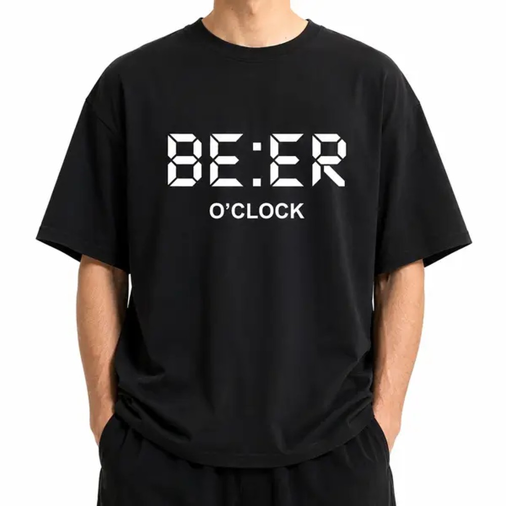 Graphic Tee Oversized - Zabawna koszulka z nadrukiem cyfrowego zegara,